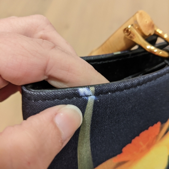 Daffodil sequin purse - Picture 4 of 8